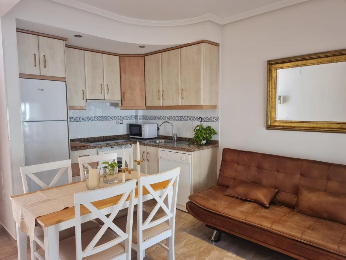 Apartamentos Benalmarina Малага Екстериор снимка